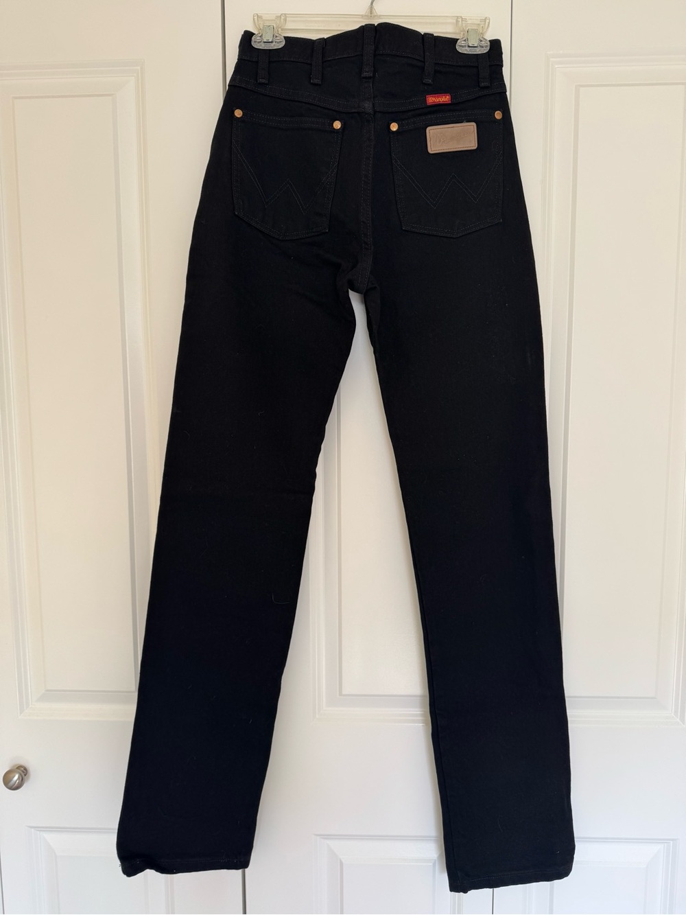 High-Rise Black Wranglers Women’s Jeans — Classic Straight Fit